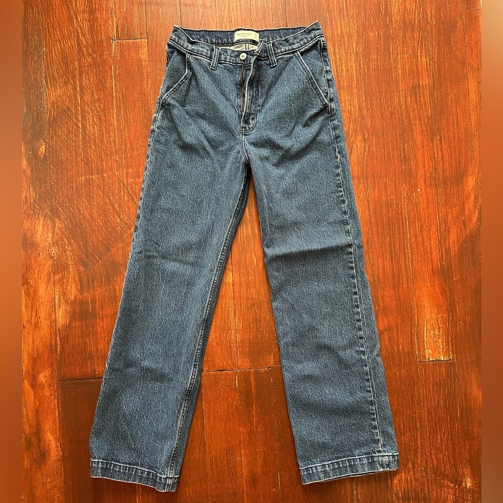 Abercrombie and Fitch High Rise 90s Relaxed Jean, size 28/6R